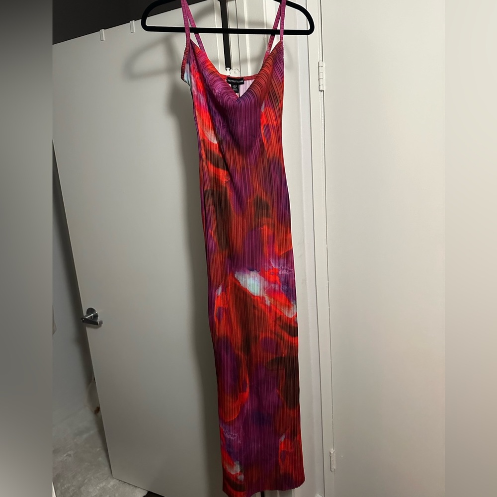 Pretty Little Thing Pink Abstract Print Plisse Strappy Maxi Dress - US 8